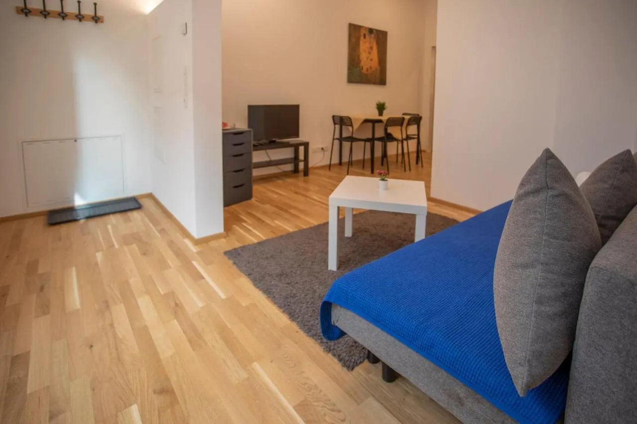 Cozy 1-Bedroom Apartment In Innsbruck Center Österrike