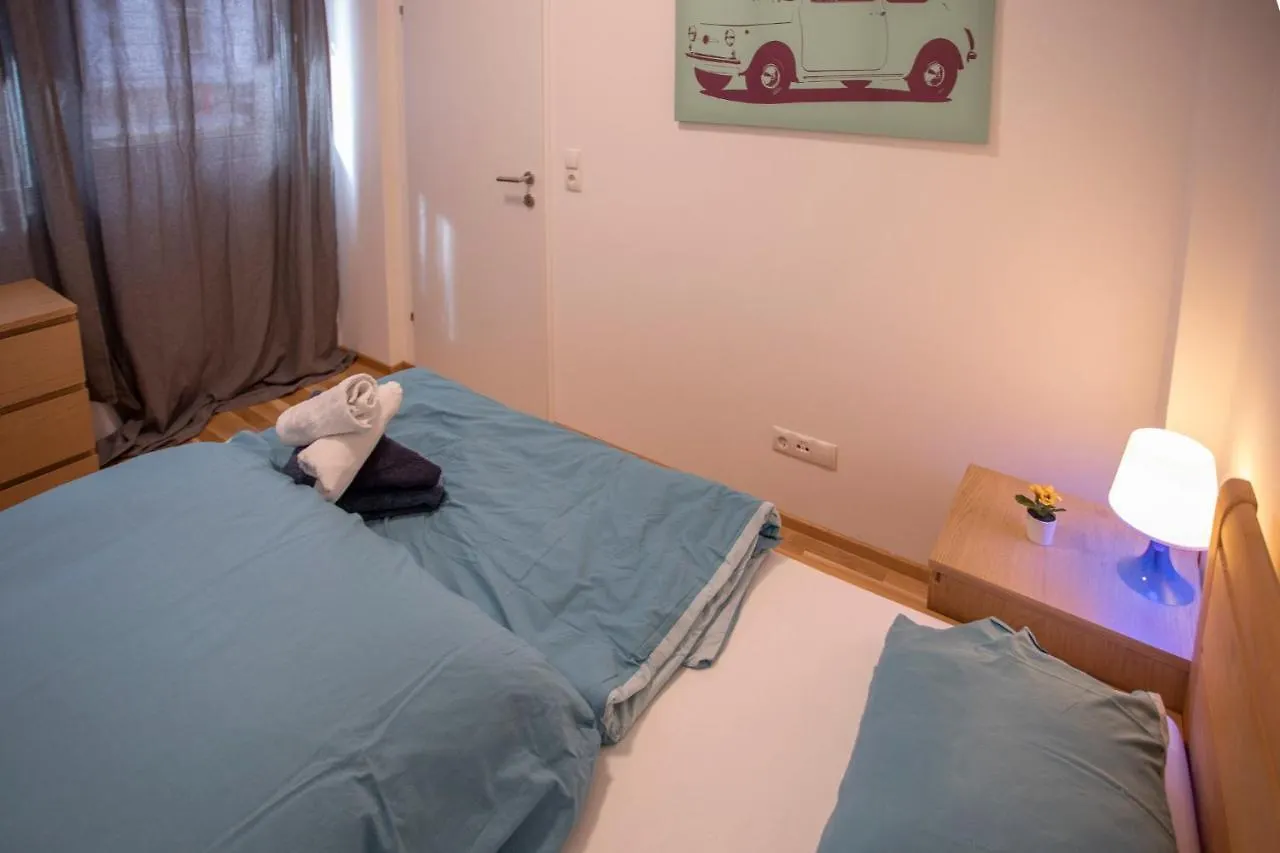 Cozy 1-Bedroom Apartment In Innsbruck Center Österrike