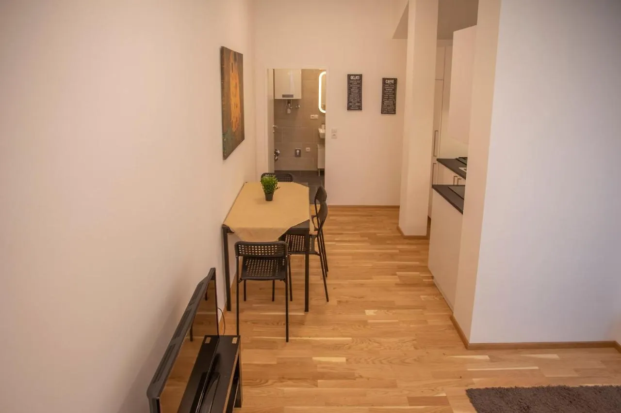 Cozy 1-Bedroom Apartment In Innsbruck Center 0*,  Österrike
