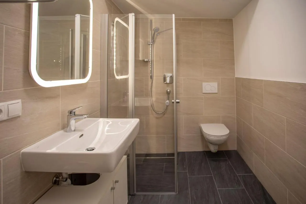 Cozy 1-Bedroom Apartment In Innsbruck Center Österrike
