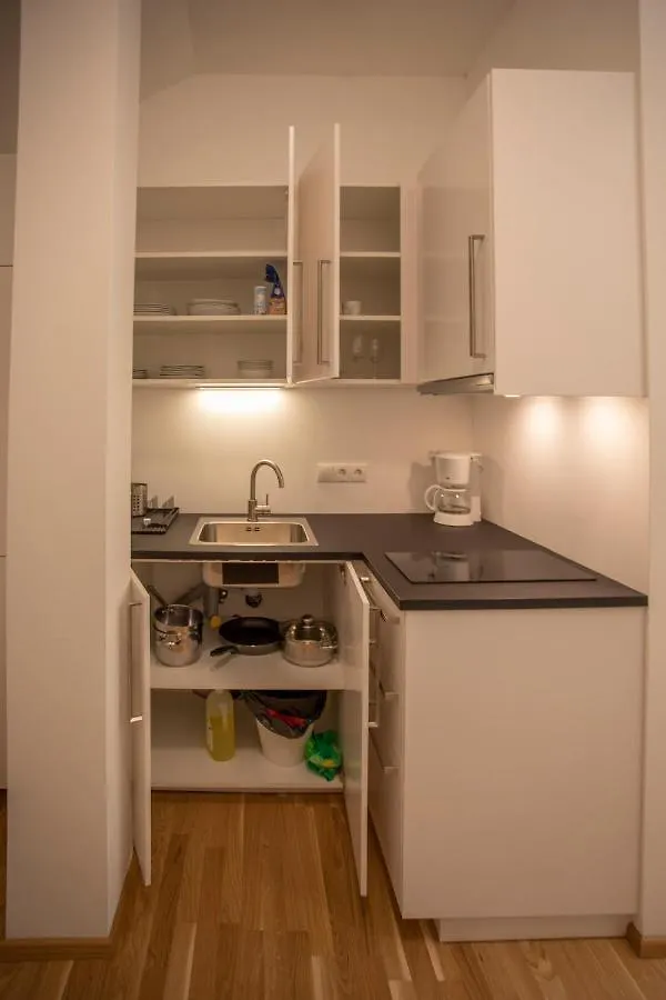 Cozy 1-Bedroom Apartment In Innsbruck Center Österrike